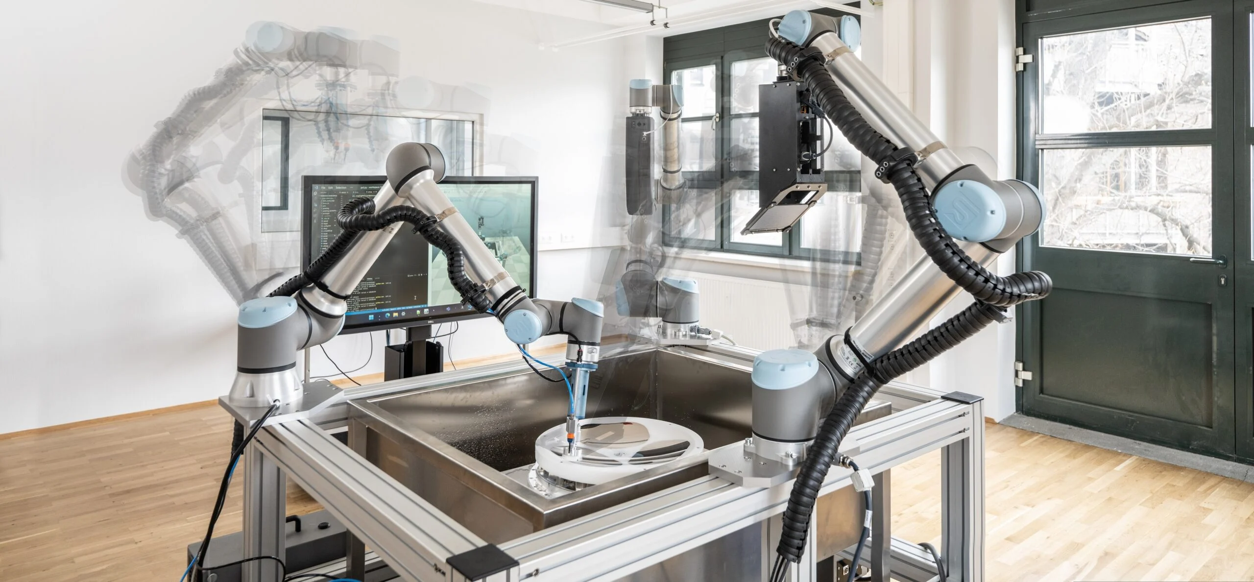 Robot-assisted mirror processing in surface inspection